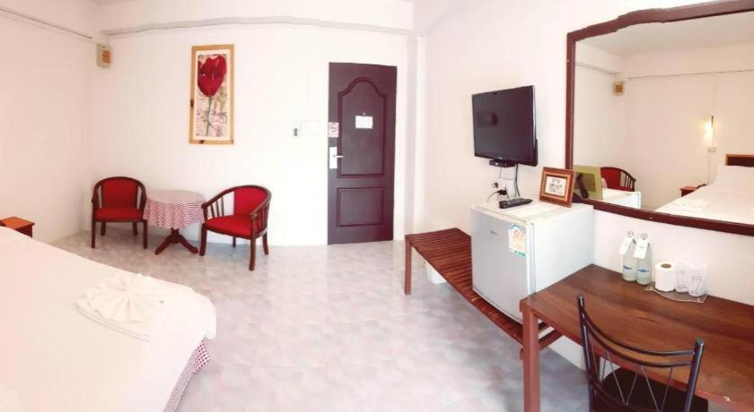 Hotel De Ratt Phuket Patong Exterior photo